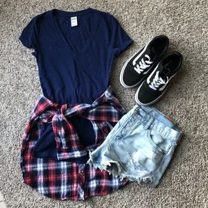 Victoria’s Secret PINK v neck tee